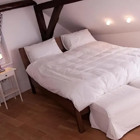 Bialy Domek Nad Jeziorem Ferienhaus *