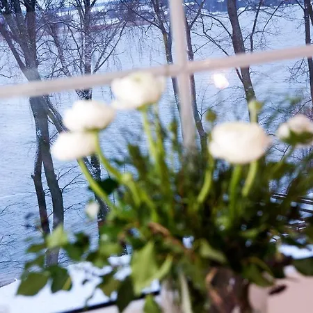 Bialy Domek Nad Jeziorem *