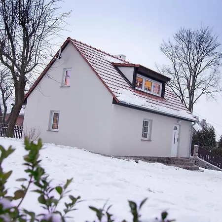 Bialy Domek Nad Jeziorem Mikołajki
